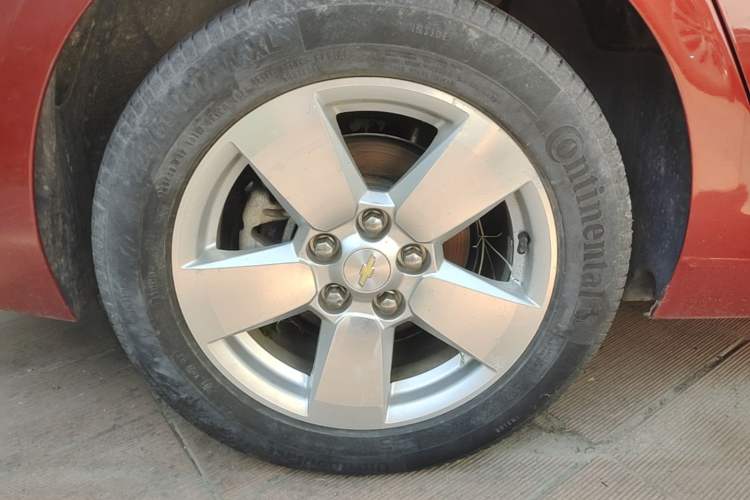 Used Chevrolet Malibu 2014 2.0L Automatic Comfort Edition Right Rear Wheel Hub
