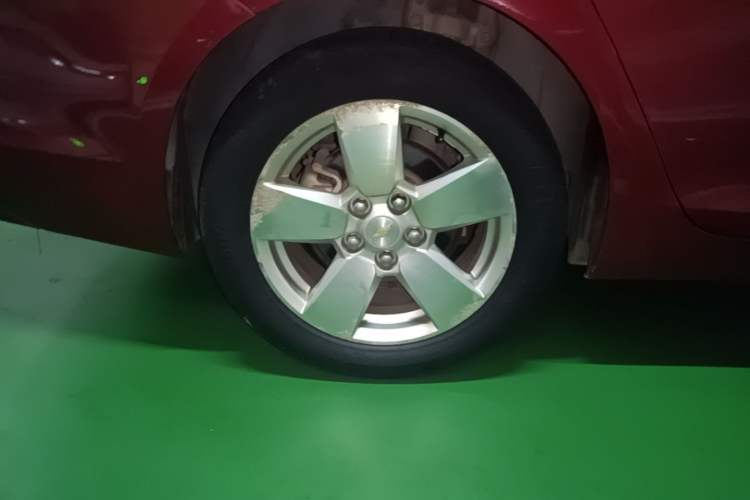 Used Chevrolet Malibu 2014 2.0L Automatic Comfort Edition Right Rear Wheel Hub