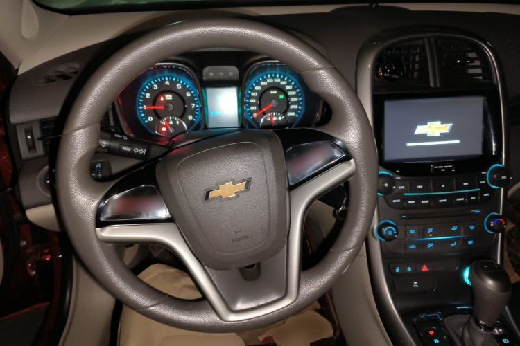 Used Chevrolet Malibu 2014 2.0L Automatic Comfort Edition Steering Wheel