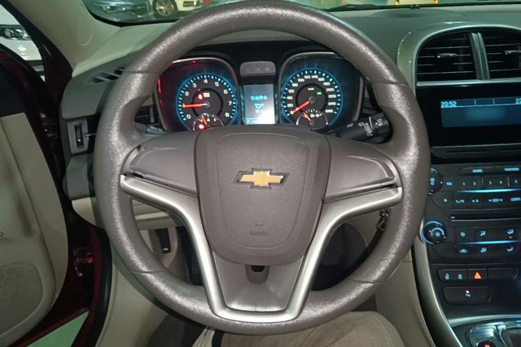 Used Chevrolet Malibu 2014 2.0L Automatic Comfort Edition Steering Wheel