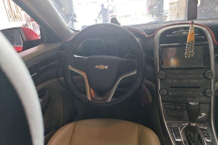 Used Chevrolet Malibu 2014 2.0L Automatic Comfort Edition Steering Wheel