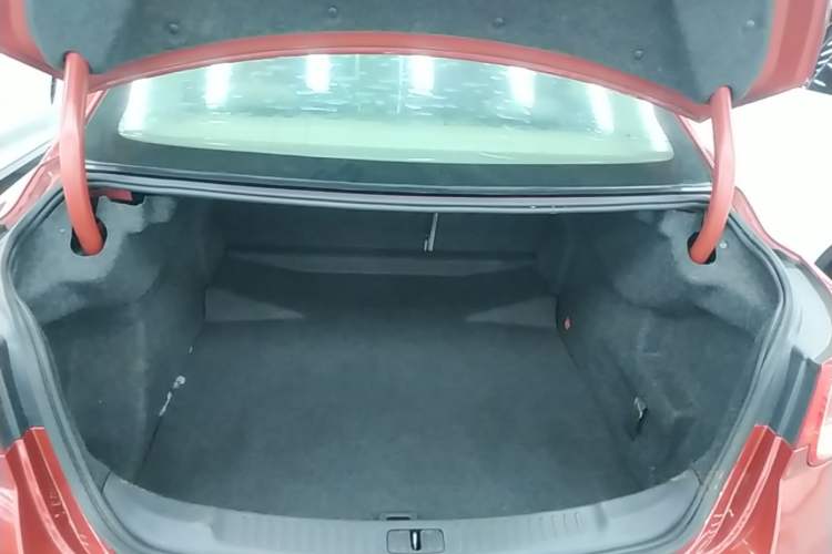 Used Chevrolet Malibu 2014 2.0L Automatic Luxury Edition Trunk