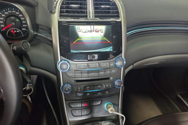 Used Chevrolet Malibu 2014 2.0L Automatic Luxury Edition Audio And AC Panel