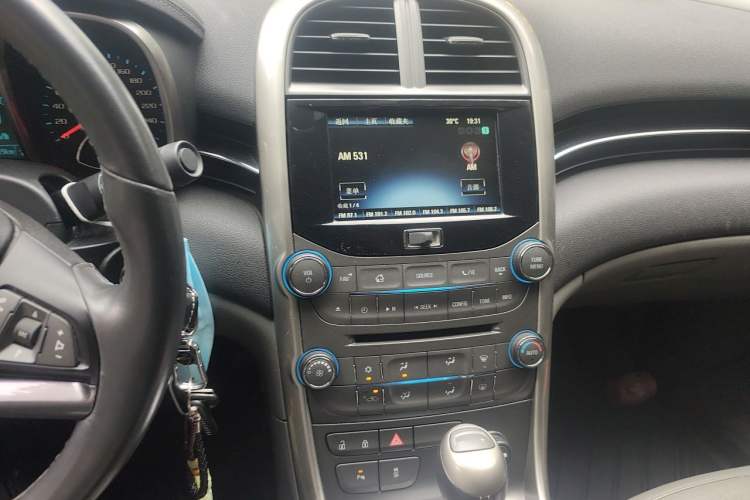 Used Chevrolet Malibu 2014 2.0L Automatic Luxury Edition Audio And AC Panel