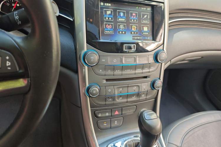 Used Chevrolet Malibu 2014 2.4L Automatic Luxury Edition Audio And AC Panel