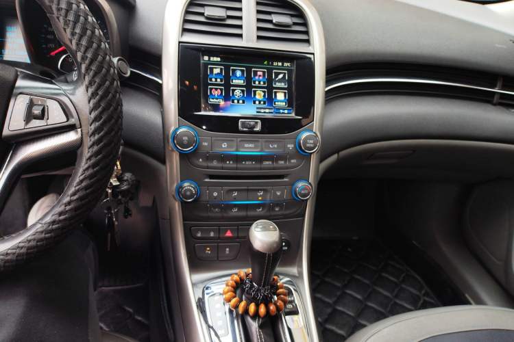 Used Chevrolet Malibu 2014 2.0L Automatic Luxury Edition Audio And AC Panel
