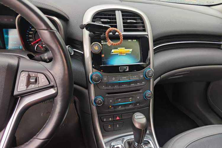 Used Chevrolet Malibu 2014 2.0L Automatic Luxury Edition Audio And AC Panel