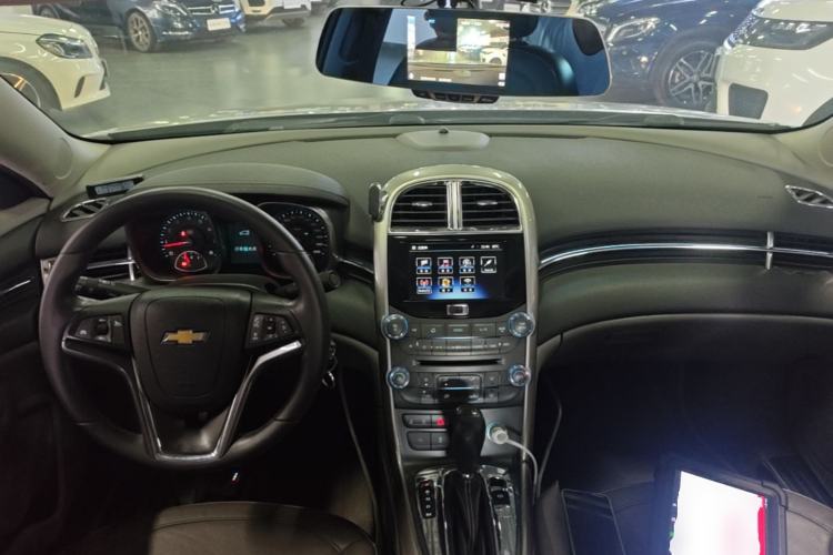 Used Chevrolet Malibu 2014 2.0L Automatic Luxury Edition Center Console
