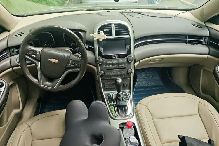 Used Chevrolet Malibu 2014 2.0L Automatic Luxury Edition Center Console