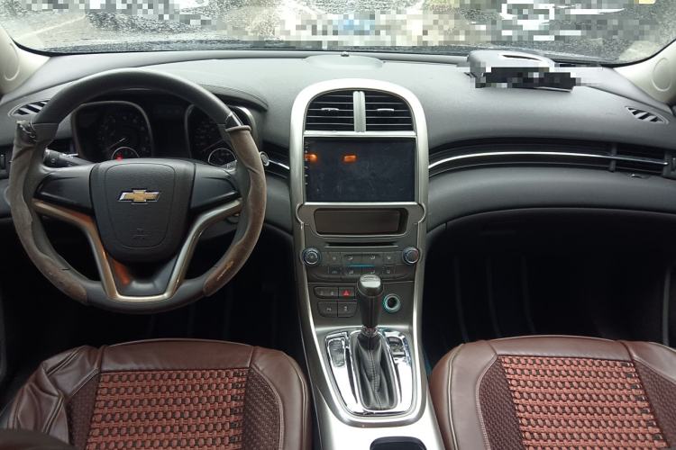 Used Chevrolet Malibu 2014 1.6T Automatic Comfort Edition Center Console