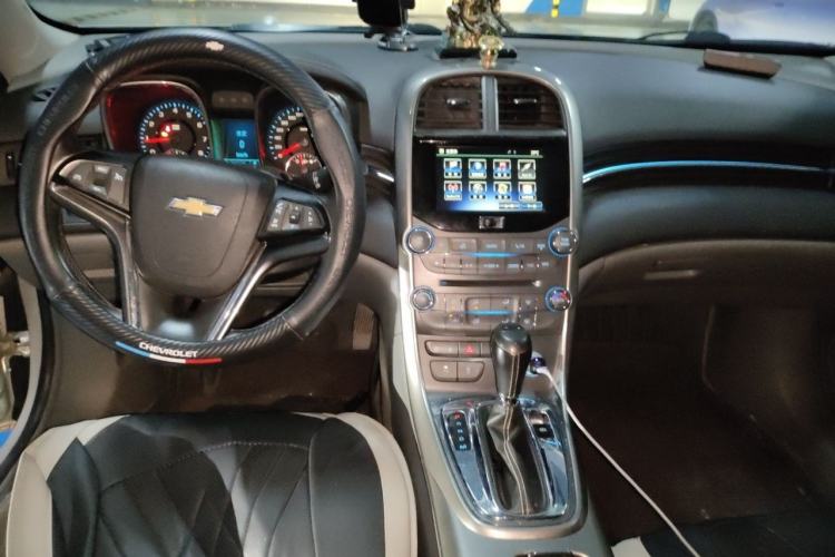 Used Chevrolet Malibu 2014 2.0L Automatic Luxury Edition Center Console