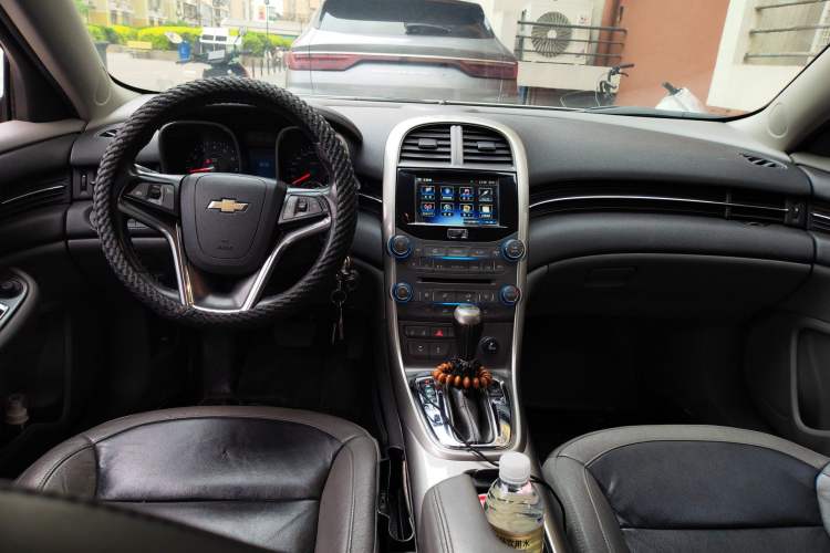 Used Chevrolet Malibu 2014 2.0L Automatic Luxury Edition Center Console