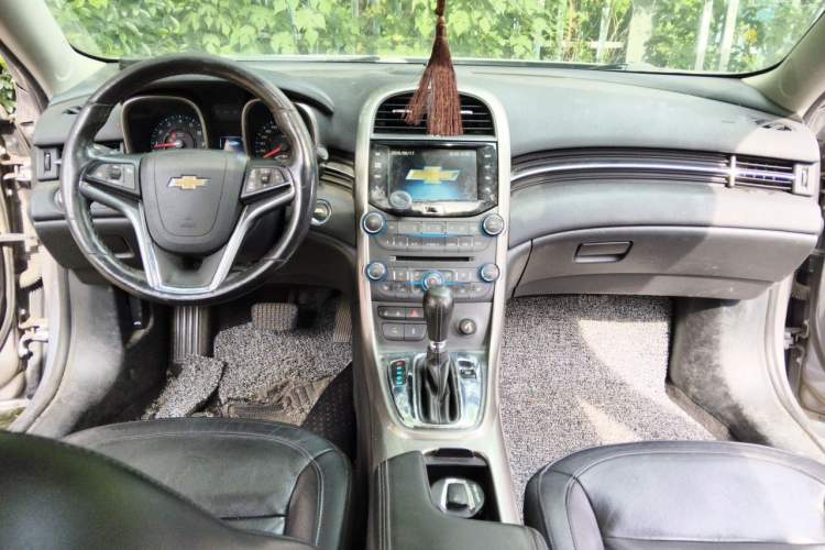 Used Chevrolet Malibu 2014 2.4L Automatic Luxury Edition Center Console