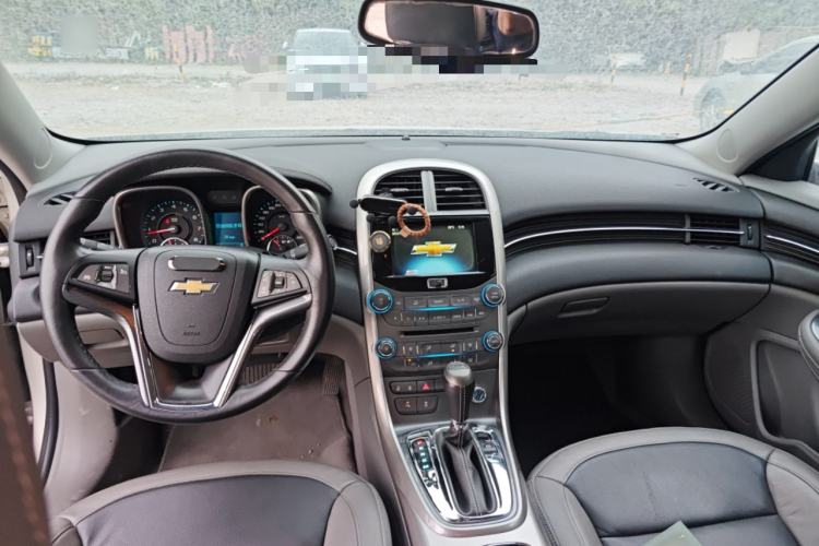Used Chevrolet Malibu 2014 2.0L Automatic Luxury Edition Center Console