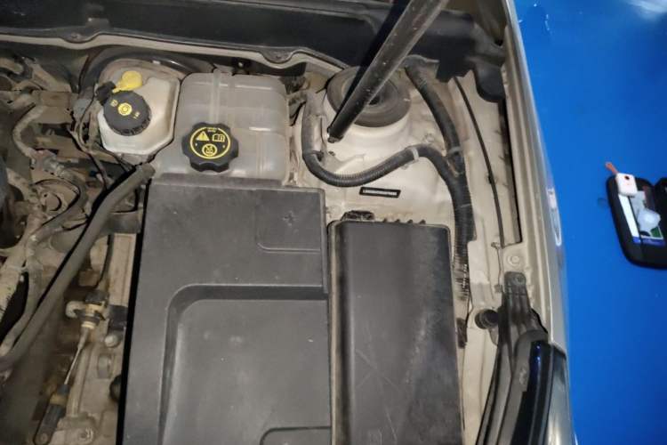 Used Chevrolet Malibu 2014 2.0L Automatic Luxury Edition Engine Bay Left