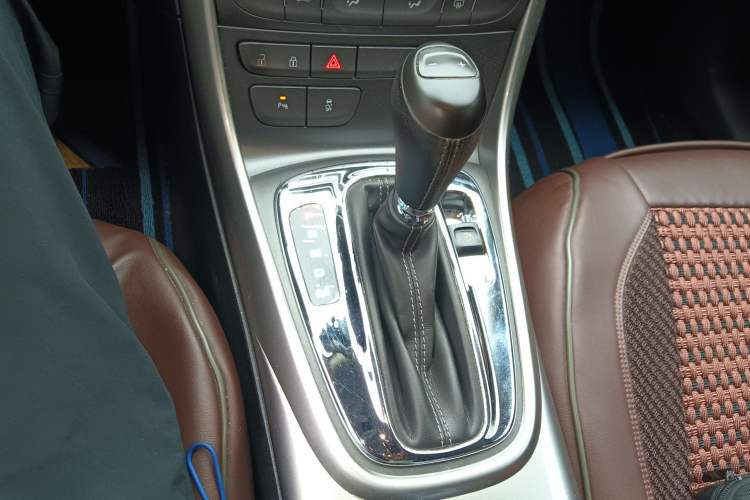 Used Chevrolet Malibu 2014 1.6T Automatic Comfort Edition Gear Lever