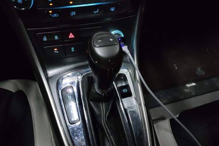 Used Chevrolet Malibu 2014 2.0L Automatic Luxury Edition Gear Lever