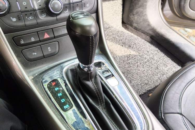 Used Chevrolet Malibu 2014 2.4L Automatic Luxury Edition Gear Lever
