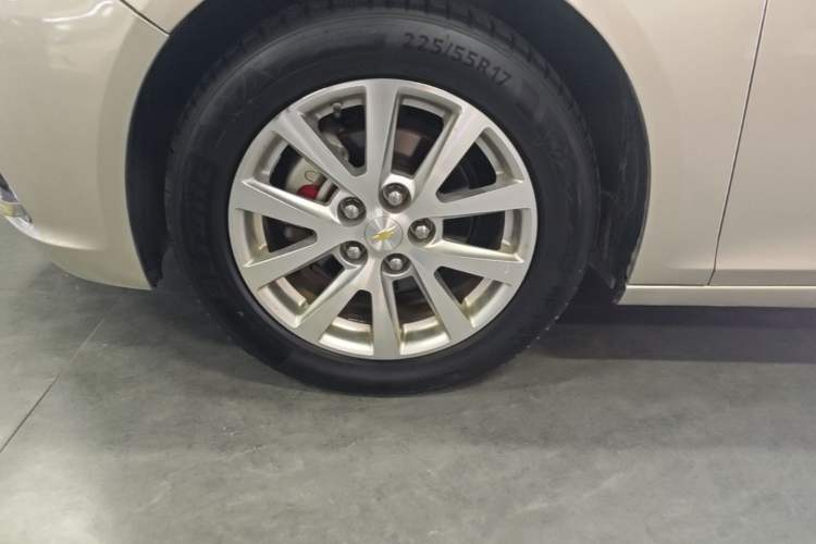 Used Chevrolet Malibu 2014 2.0L Automatic Luxury Edition Left Front Wheel Hub