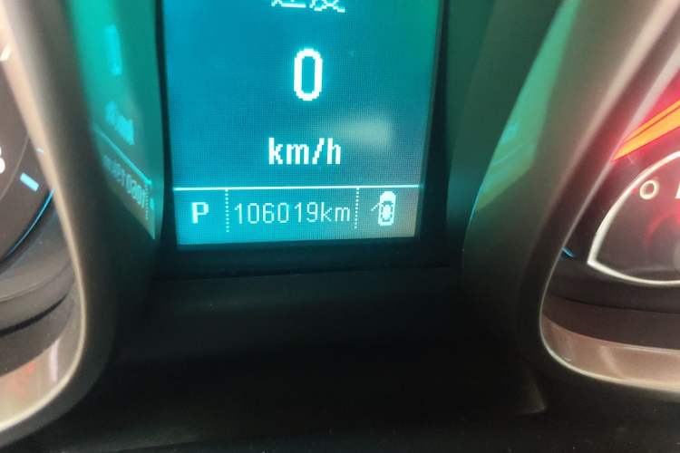 Used Chevrolet Malibu 2014 2.0L Automatic Luxury Edition Odometer Close Up