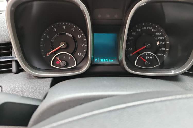 Used Chevrolet Malibu 2014 2.0L Automatic Luxury Edition Odometer Close Up