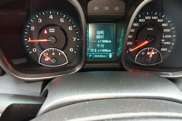 Used Chevrolet Malibu 2014 1.6T Automatic Comfort Edition Odometer Close Up