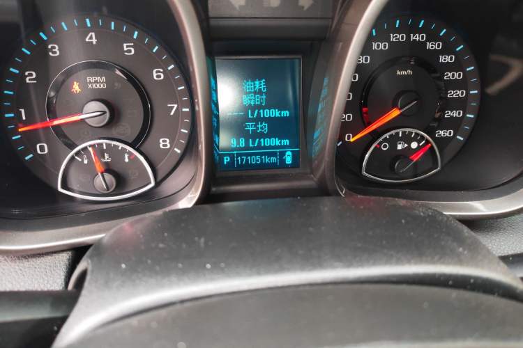 Used Chevrolet Malibu 2014 2.0L Automatic Luxury Edition Odometer Close Up
