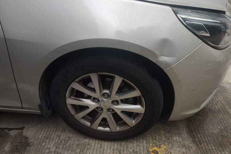 Used Chevrolet Malibu 2014 2.0L Automatic Luxury Edition Right Front Wheel Hub