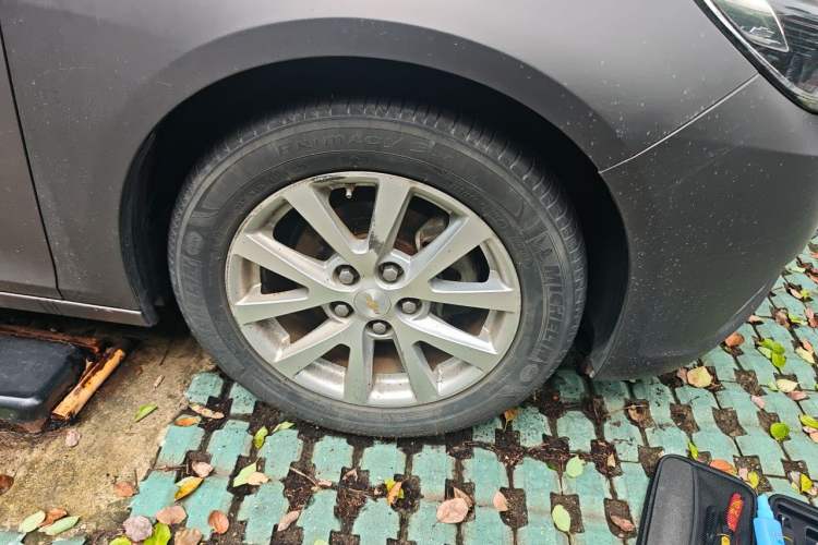 Used Chevrolet Malibu 2014 2.0L Automatic Luxury Edition Right Front Wheel Hub