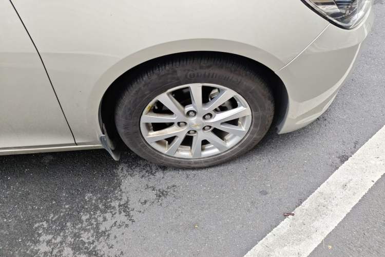 Used Chevrolet Malibu 2014 2.0L Automatic Luxury Edition Right Front Wheel Hub