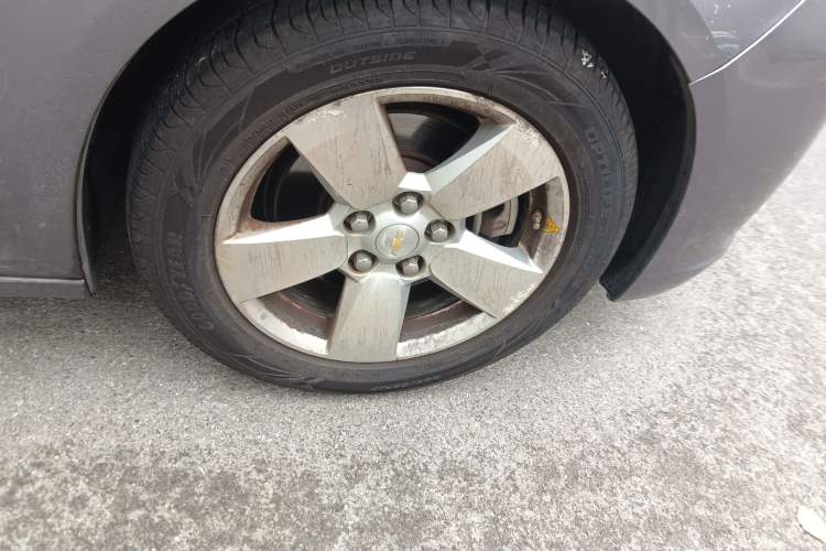 Used Chevrolet Malibu 2014 1.6T Automatic Comfort Edition Right Front Wheel Hub