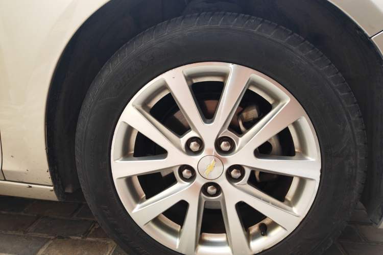 Used Chevrolet Malibu 2014 2.0L Automatic Luxury Edition Right Front Wheel Hub