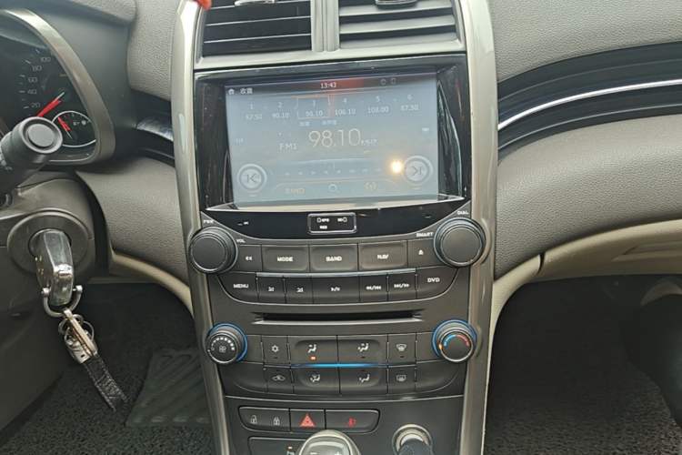 Used Chevrolet Malibu 2014 2.0L Automatic Comfort Edition Audio And AC Panel
