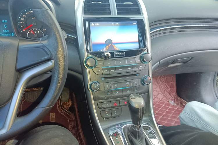 Used Chevrolet Malibu 2014 1.6T Automatic Comfort Edition Audio And AC Panel