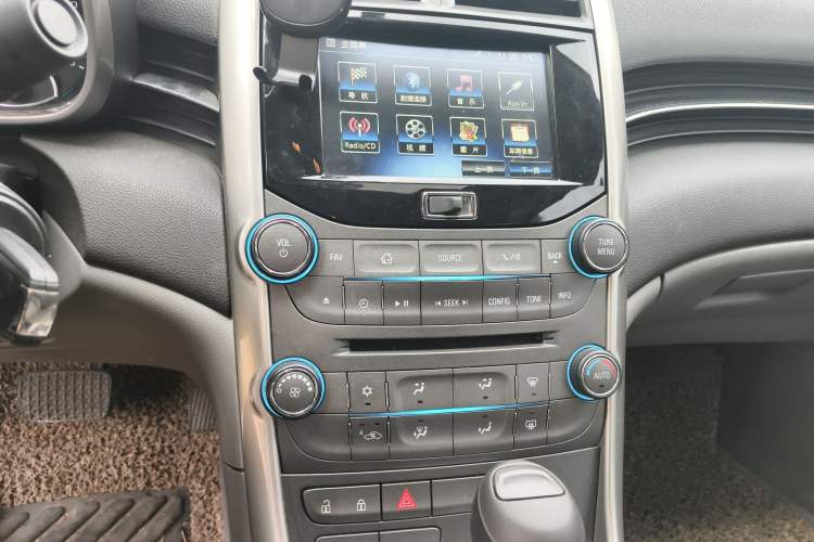 Used Chevrolet Malibu 2014 2.0L Automatic Luxury Edition Audio And AC Panel