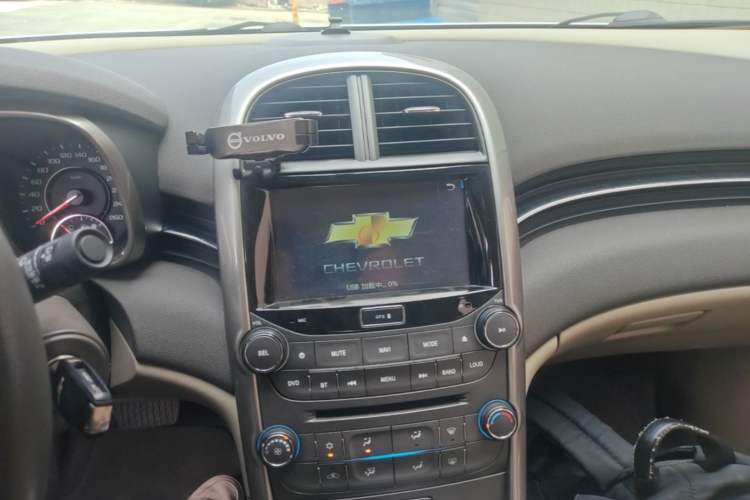 Used Chevrolet Malibu 2014 2.0L Automatic Comfort Edition Audio And AC Panel