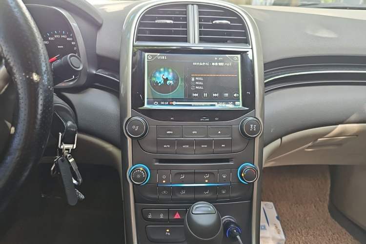 Used Chevrolet Malibu 2014 2.0L Automatic Comfort Edition Audio And AC Panel