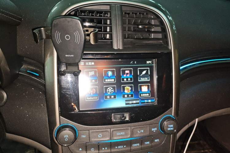 Used Chevrolet Malibu 2014 2.0L Automatic Luxury Edition Audio And AC Panel