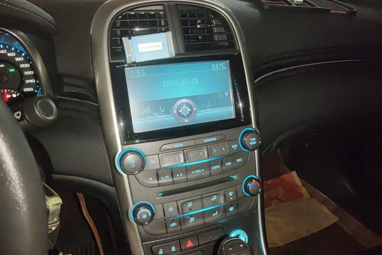 Used Chevrolet Malibu 2014 1.6T Automatic Comfort Edition Audio And AC Panel