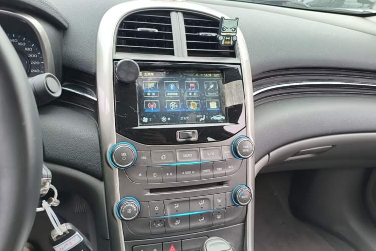 Used Chevrolet Malibu 2014 2.0L Automatic Luxury Edition Audio And AC Panel