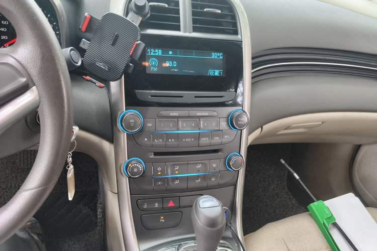 Used Chevrolet Malibu 2014 2.0L Automatic Comfort Edition Audio And AC Panel