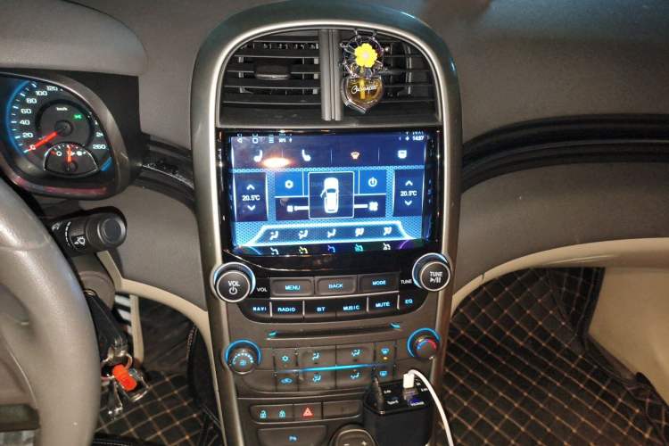Used Chevrolet Malibu 2014 2.0L Automatic Comfort Edition Audio And AC Panel