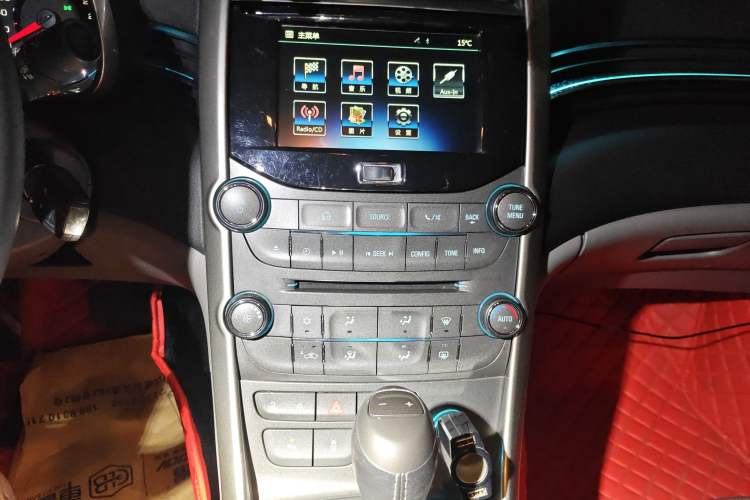 Used Chevrolet Malibu 2014 2.0L Automatic Comfort Edition Audio And AC Panel