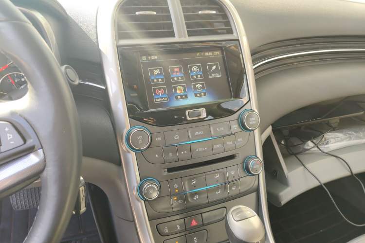 Used Chevrolet Malibu 2014 2.0L Automatic Luxury Edition Audio And AC Panel