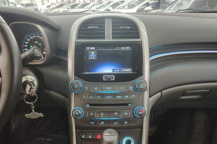 Used Chevrolet Malibu 2014 2.0L Automatic Luxury Edition Audio And AC Panel