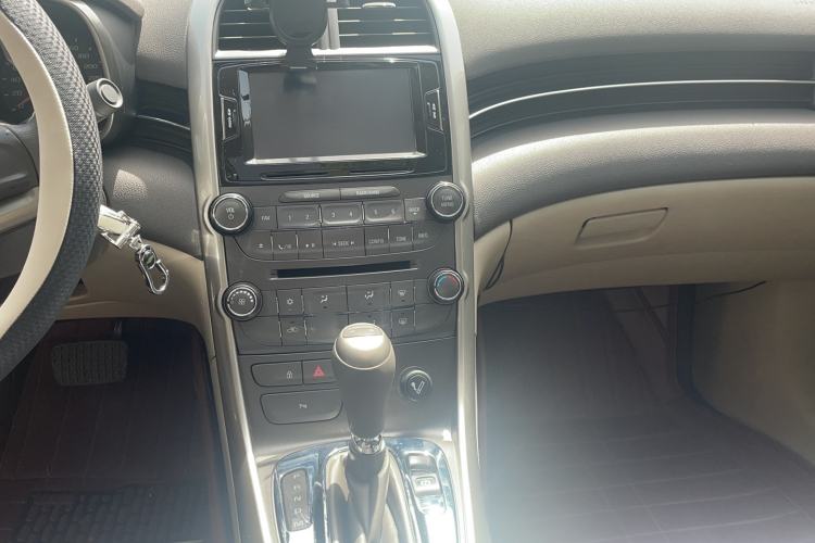 Used Chevrolet Malibu 2014 2.0L Automatic Comfort Edition Audio And AC Panel
