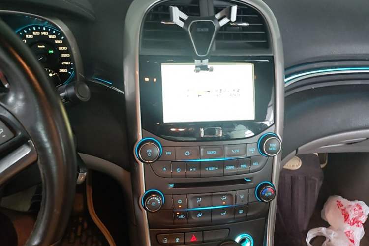 Used Chevrolet Malibu 2014 2.0L Automatic Luxury Edition Audio And AC Panel