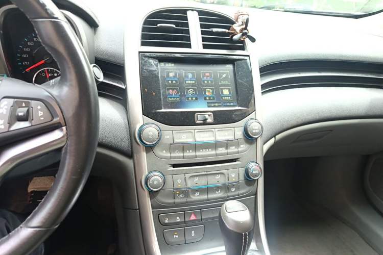 Used Chevrolet Malibu 2014 2.0L Automatic Luxury Edition Audio And AC Panel