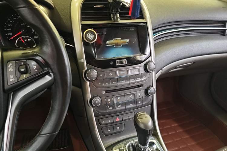 Used Chevrolet Malibu 2014 2.0L Automatic Luxury Edition Audio And AC Panel