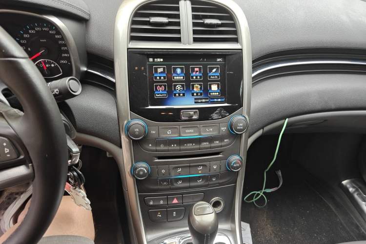 Used Chevrolet Malibu 2014 2.4L Automatic Luxury Edition Audio And AC Panel